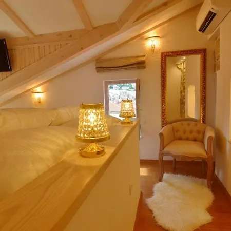 Apartment Ivan - Old Town Apartman *